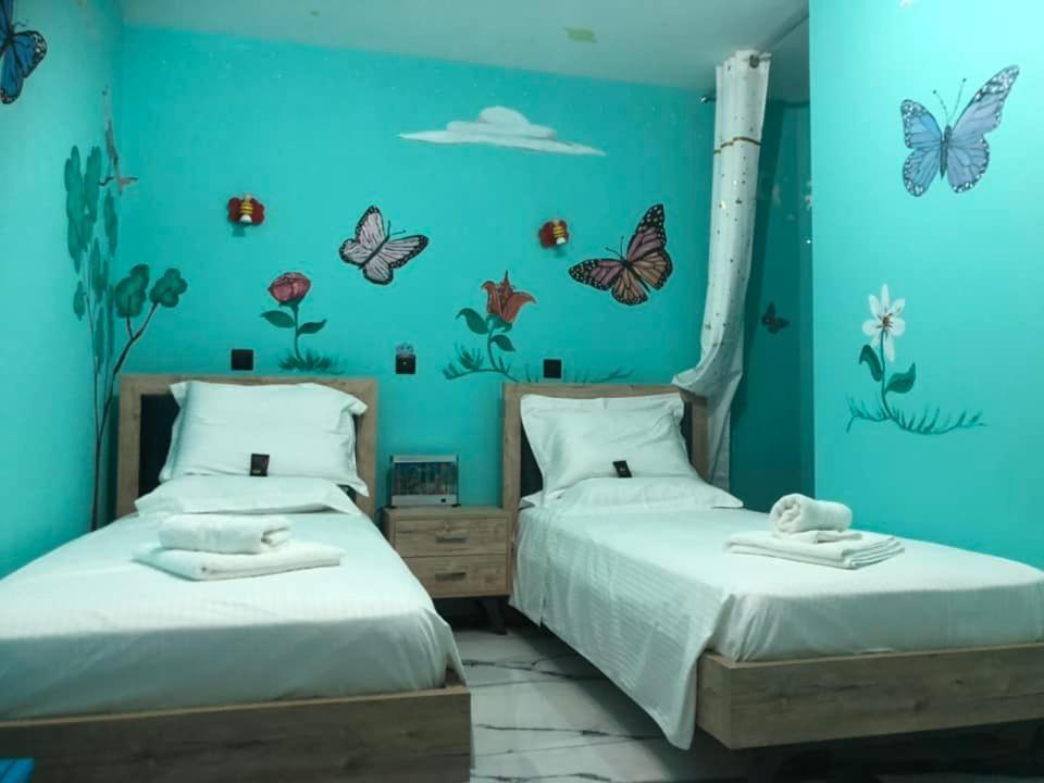 Golden Fox Studios And Suites Lákonesz Kültér fotó