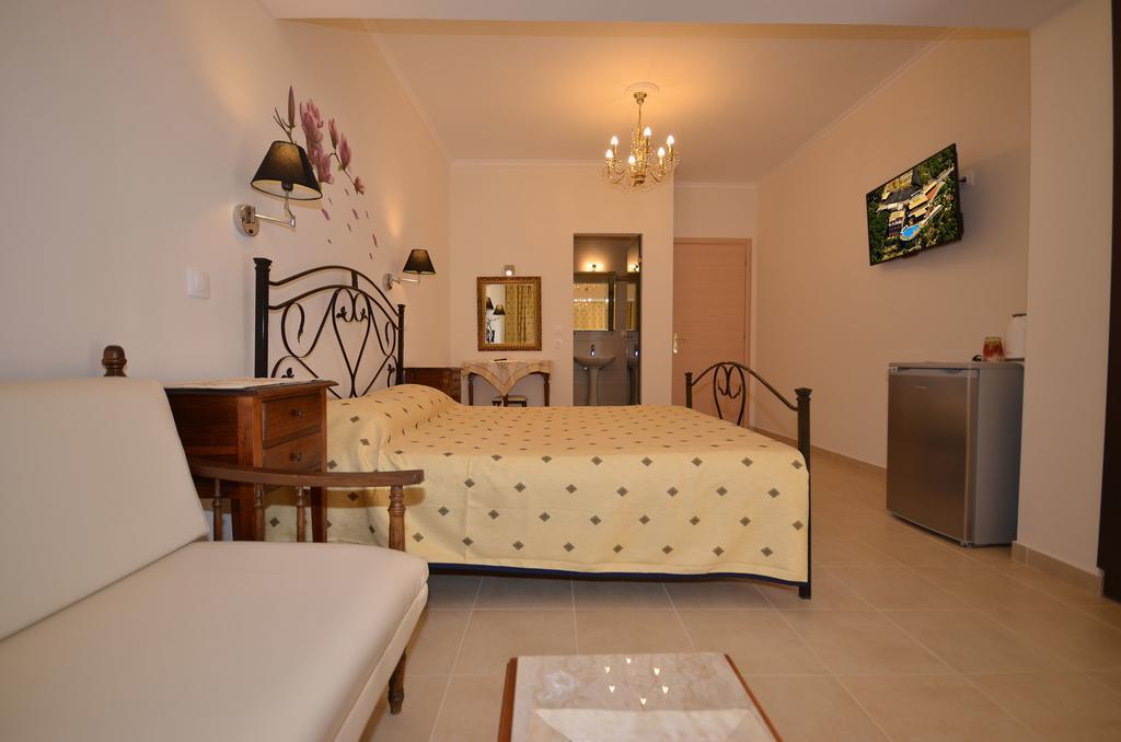 Golden Fox Studios And Suites Lákonesz Kültér fotó