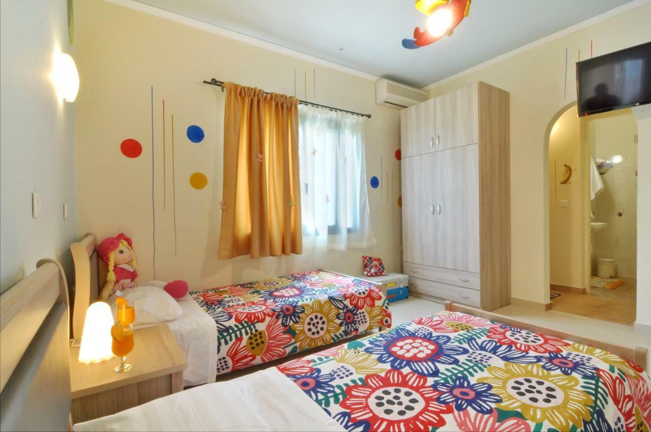 Golden Fox Studios And Suites Lákonesz Kültér fotó
