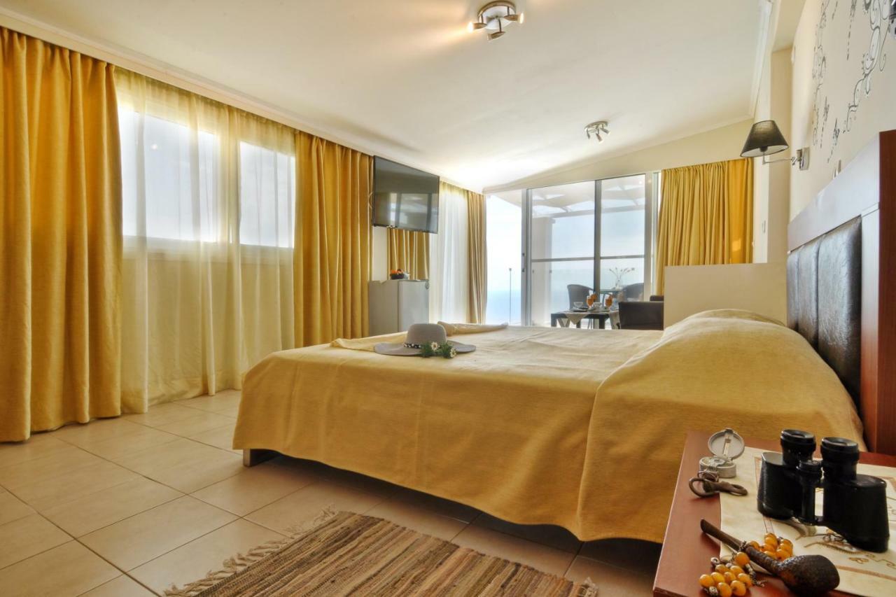 Golden Fox Studios And Suites Lákonesz Kültér fotó