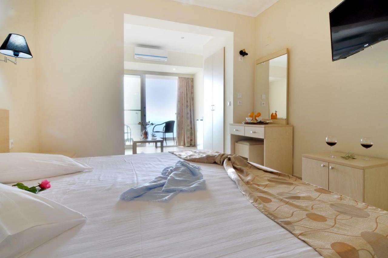 Golden Fox Studios And Suites Lákonesz Kültér fotó